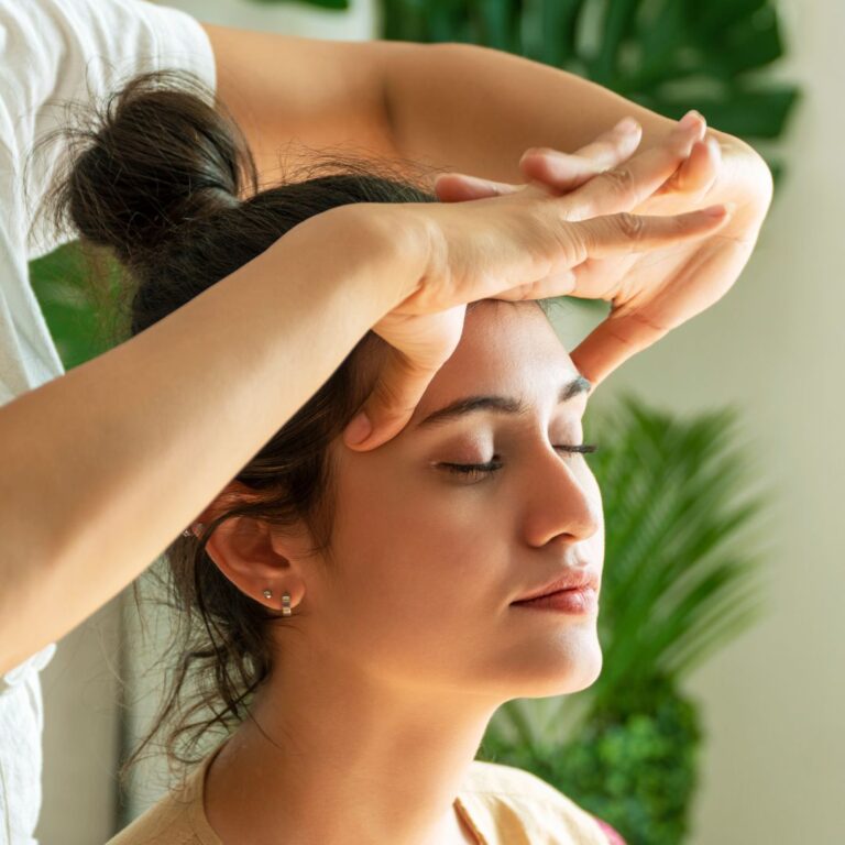 Varaa aika: Intialainen päähieronta 40 min - 80 €