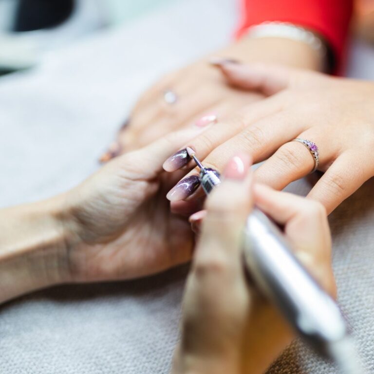 Geelilakkaus alk. 52 €