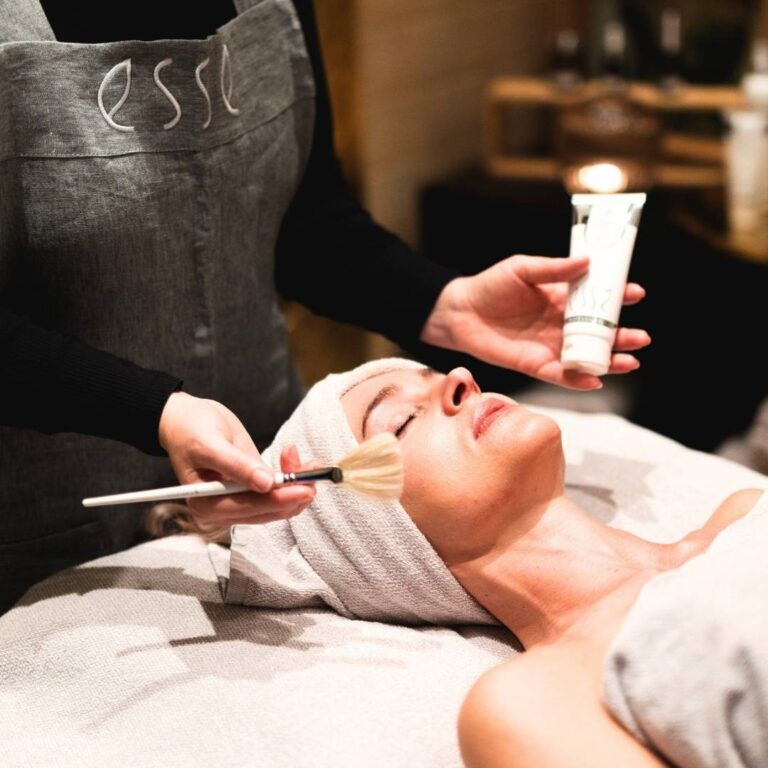 Flamingon jäsenetu: ESSE Experience kasvohoito