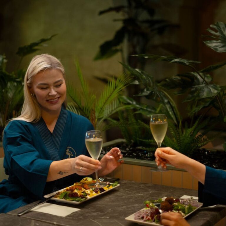 Naistenpäivän lahjavinkit - Flamingo.