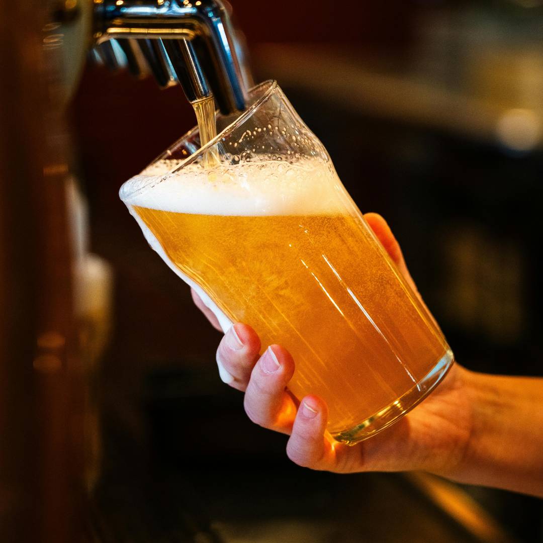 Juomalippu: miedot sisältää mm. Sisältää hanajuomat: olut tai lonkero sekä talon viinit.